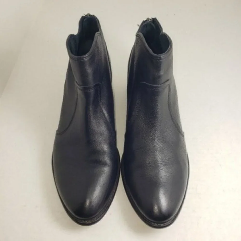 Seychelles Black Closed Toe Zip Booties Sz 10